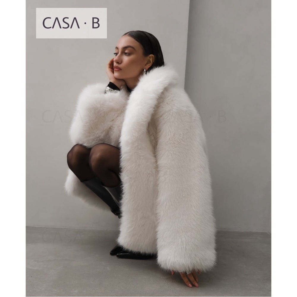CASA B Women's White Faux Fur Coat